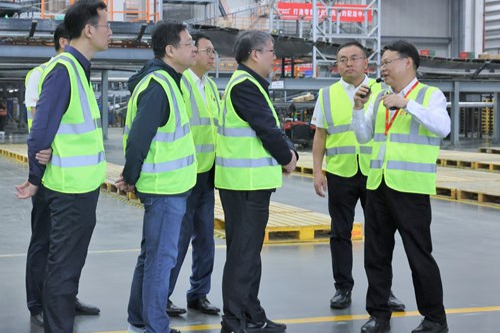 集团王崔军总经理赴华润万家调研并慰问一线员工