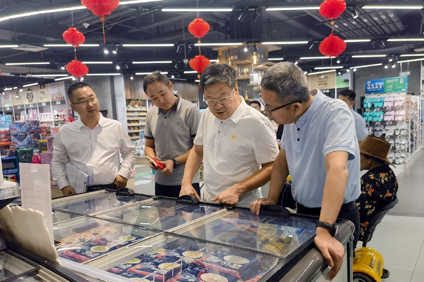 华润集团蓝屹副总经理赴华润万家华北大区调研