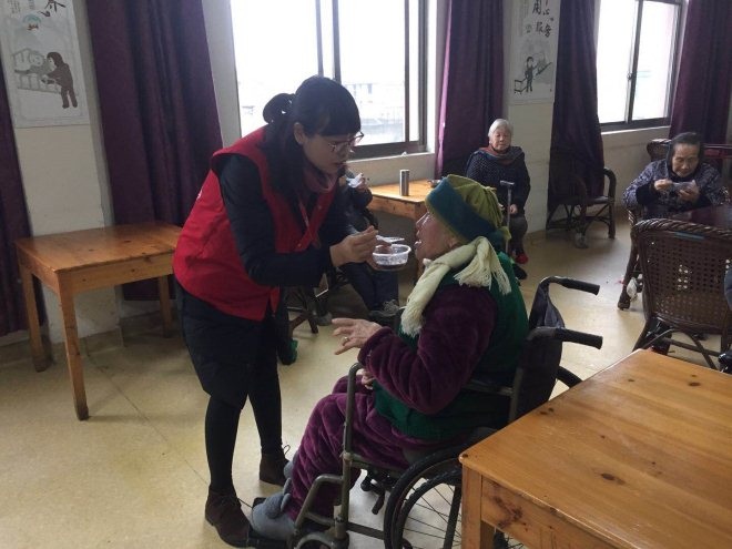 一碗腊八粥温暖一座城 华润万家宁波24家店免费送粥