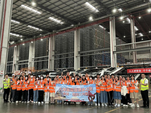 促粤港澳青年交流，百名香港师生赴凤岗物流中心参观学习